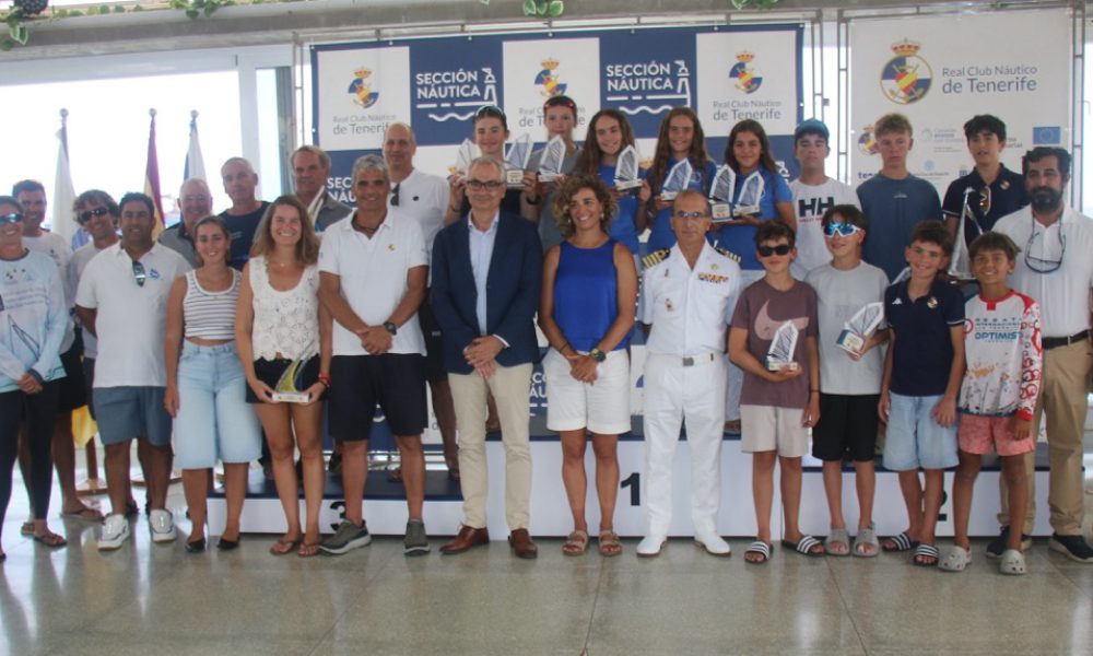 260912 ENTREGA DE PREMIOS REGATA AUTORIDAD PORTUARIA 00 en tamaño grande